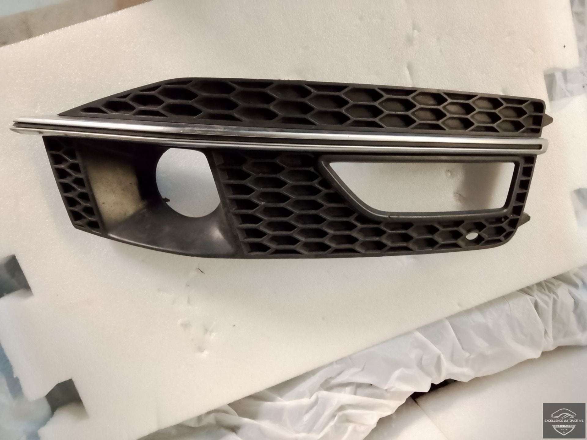 Audi A4 S4 8K S-Line 2008-2012 8K Rooster Rechts 8K0807682N/, Gebruikt, Auto-Union-Strasse 1
85045  Ingolstadt, DE, Kundenbetreuung@audi.de