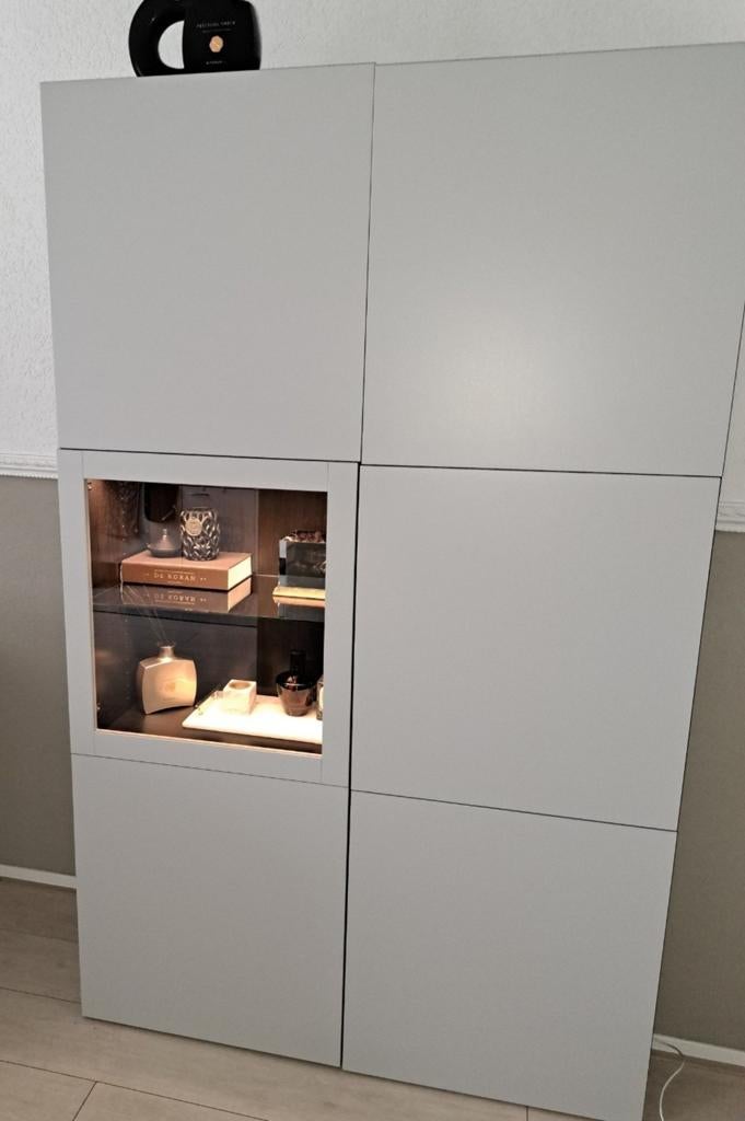IKEA Besta kast taupe met verlichting, Ophalen of Verzenden, Zo goed als nieuw, 25 tot 50 cm, 150 tot 200 cm