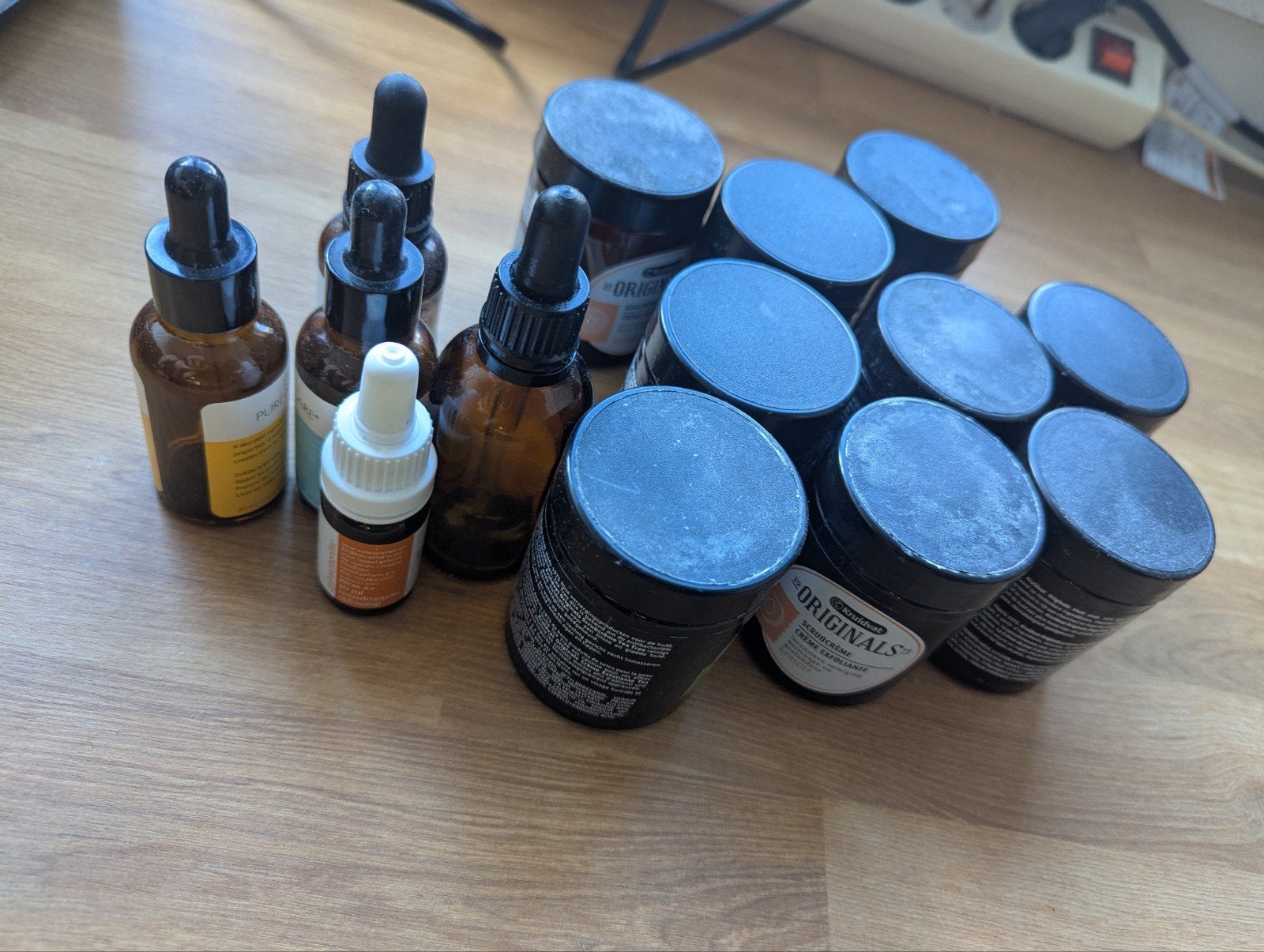 Diverse lege glazen potjes en flesjes, Ophalen