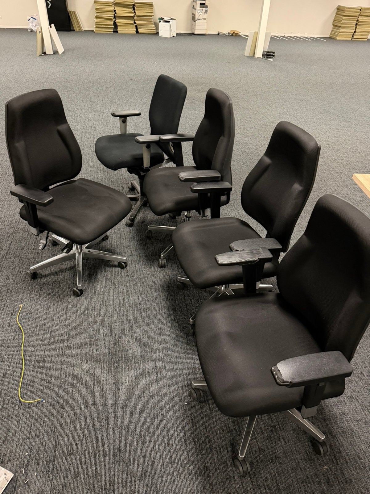 8 kantoorstoelen, Ophalen, Zo goed als nieuw, Zwart