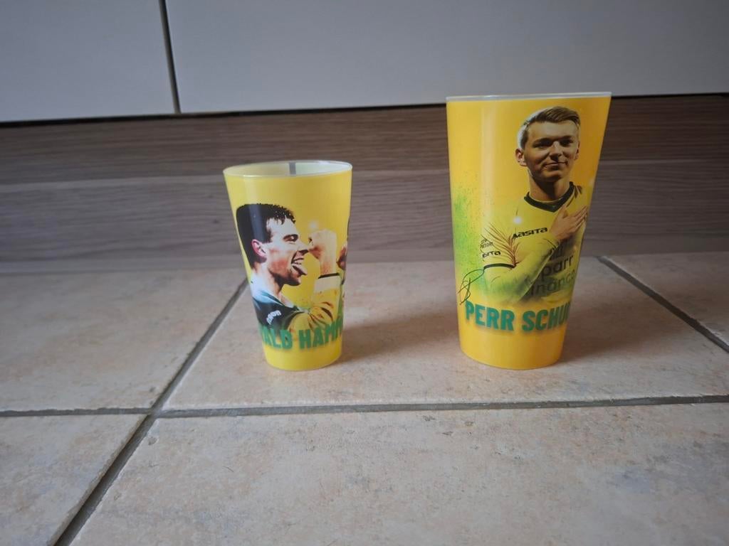 Voetbalfans Opgelet: Unieke Spelersbekers!, Ophalen of Verzenden, Gebruikt, Geel, Kunststof