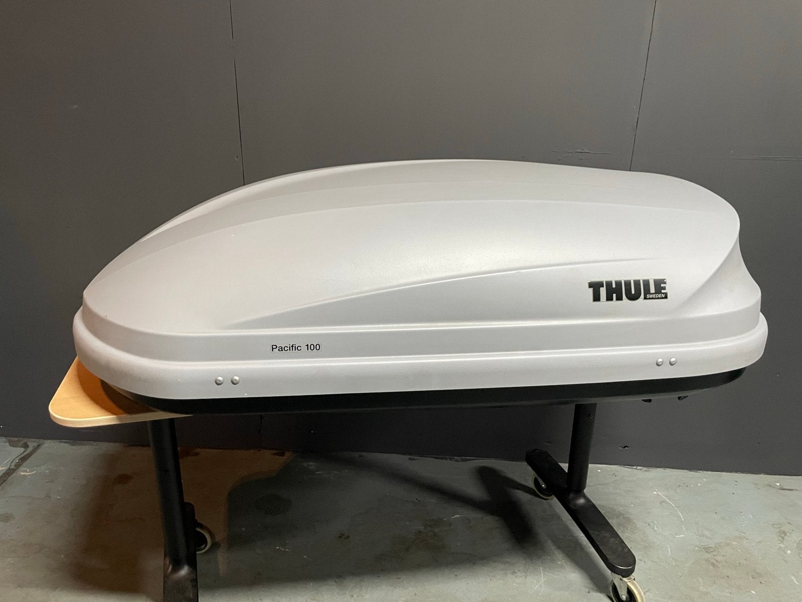 Thule Pacific 100 Dakkoffer - Compact en Ruim, Auto diversen, Ophalen, Gebruikt