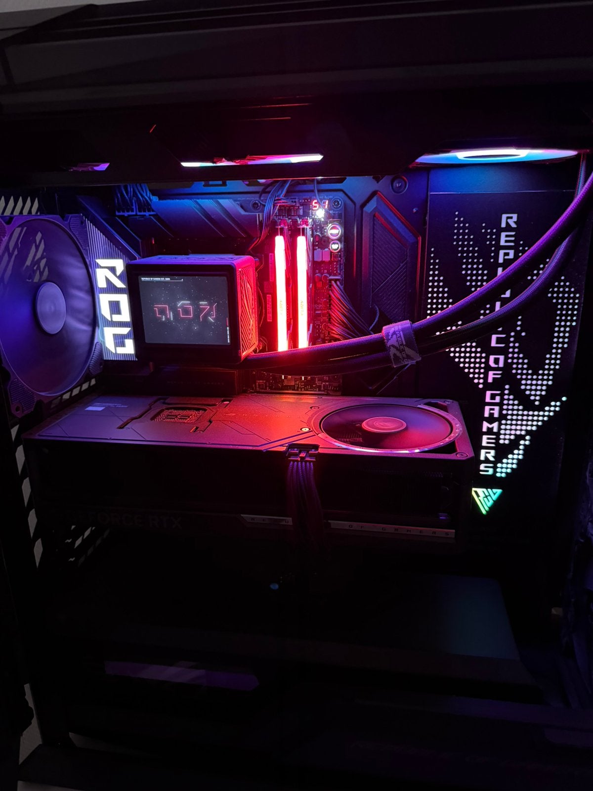 ASUS ROG RTX 5090 32GB + Ryzen 9 9950X3D + 96GB DDR5 + 4TB |, Ophalen, Zo goed als nieuw, Gaming, 4 Ghz of meer
