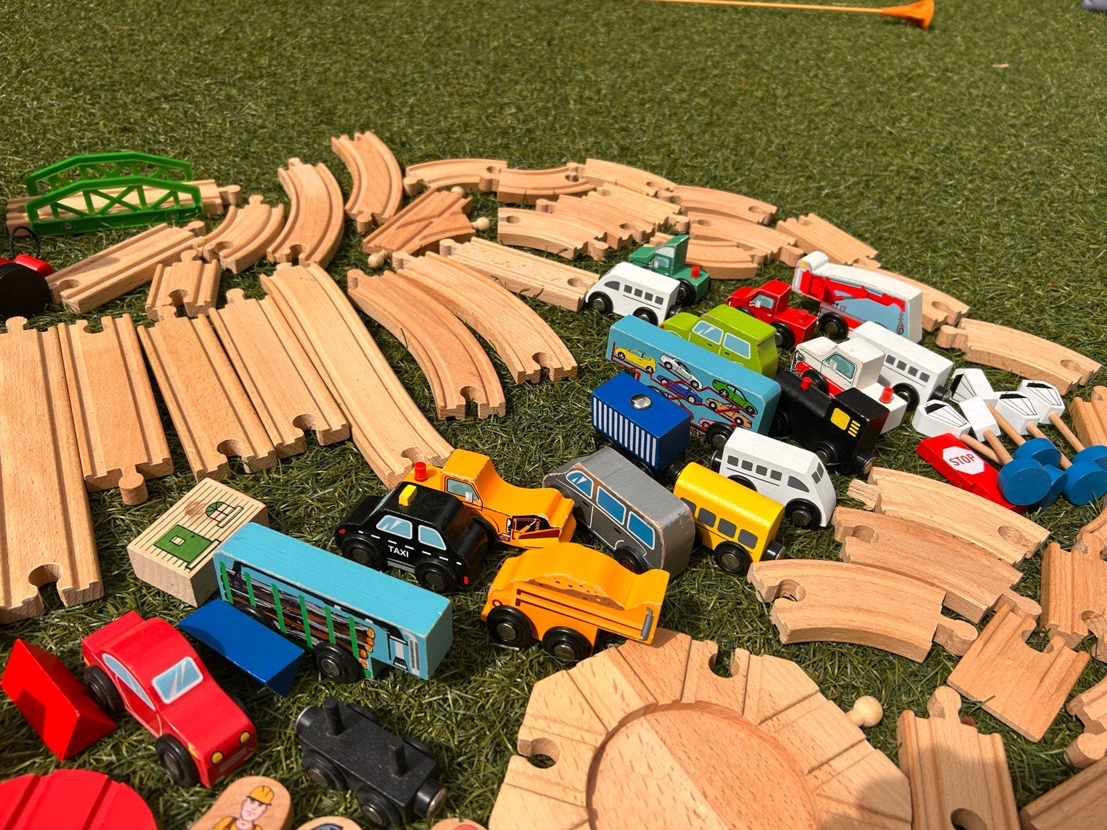 Mooie en complete houten treinbaan met accessoires, Ophalen of Verzenden, Gebruikt, Overige merken