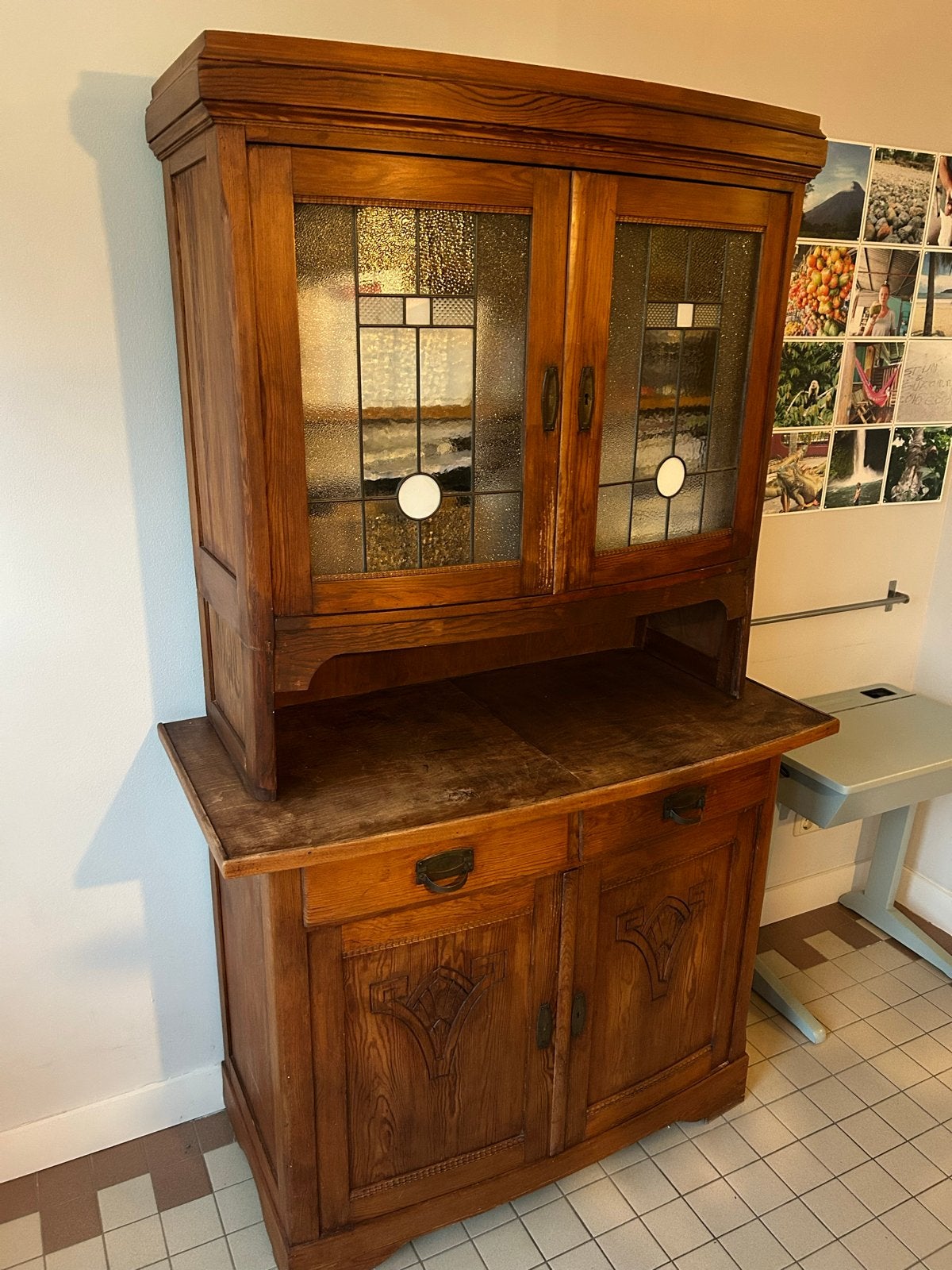 Antieke houten buffetkast met glas-in-lood deuren, Ophalen