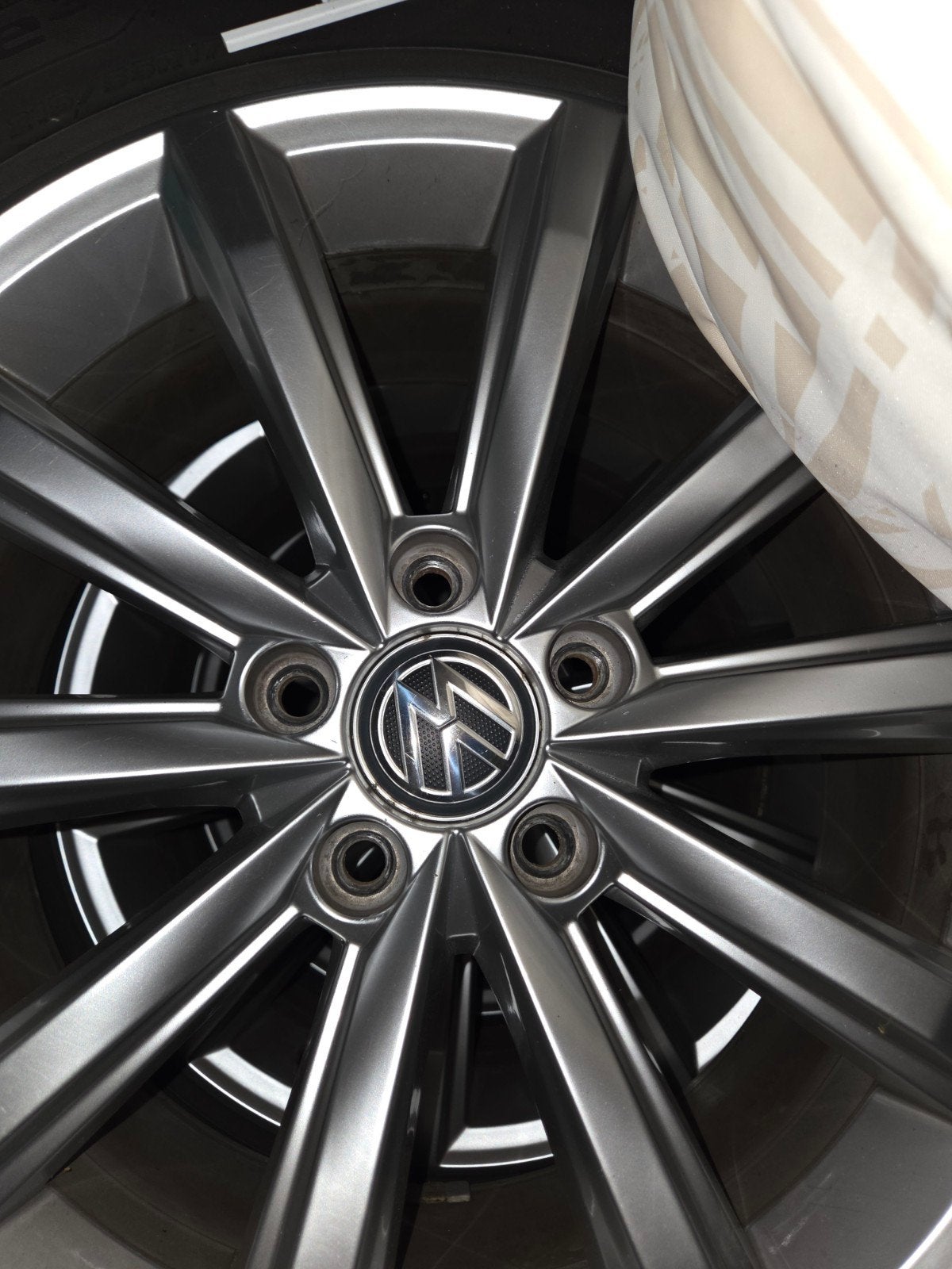 Originele VW Passat GTE 17" Velgen met Banden 215/55R17, Auto-onderdelen, Banden en Velgen, Ophalen, Banden en Velgen, 17 inch