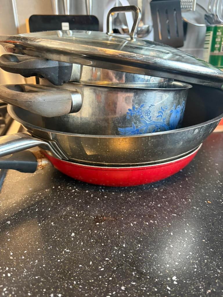 Oude pannen - sommigen nog bruikbaar, Huis en Inrichting, Keuken | Potten en Pannen, Ophalen, Zo goed als nieuw, Rvs, Pannenset