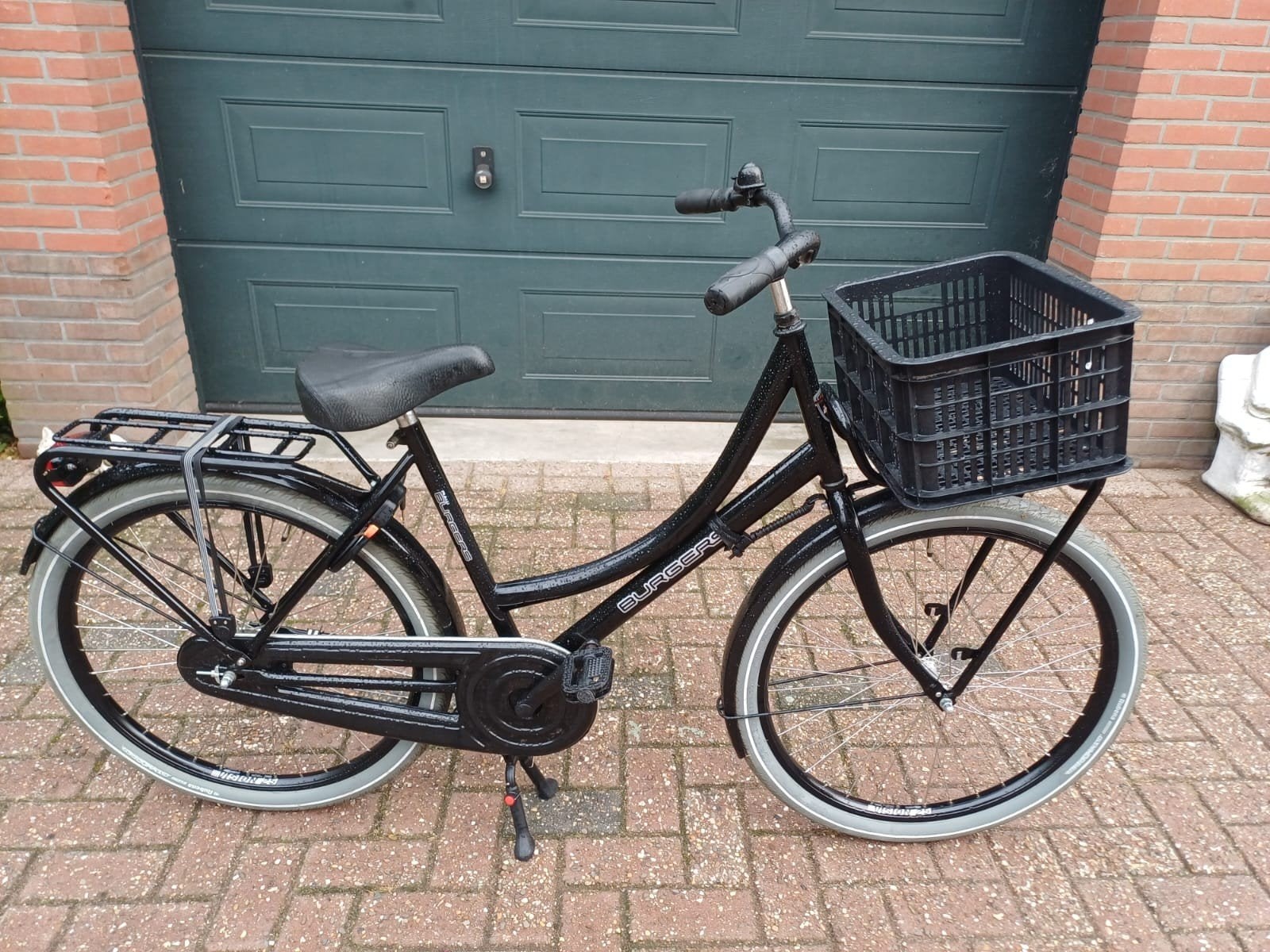 Zwarte dames(meiden)fiets 26 inch met krat - Gebruikt, Fietsen en Brommers, Fietsen | Dames | Damesfietsen, Terugtraprem, Gebruikt