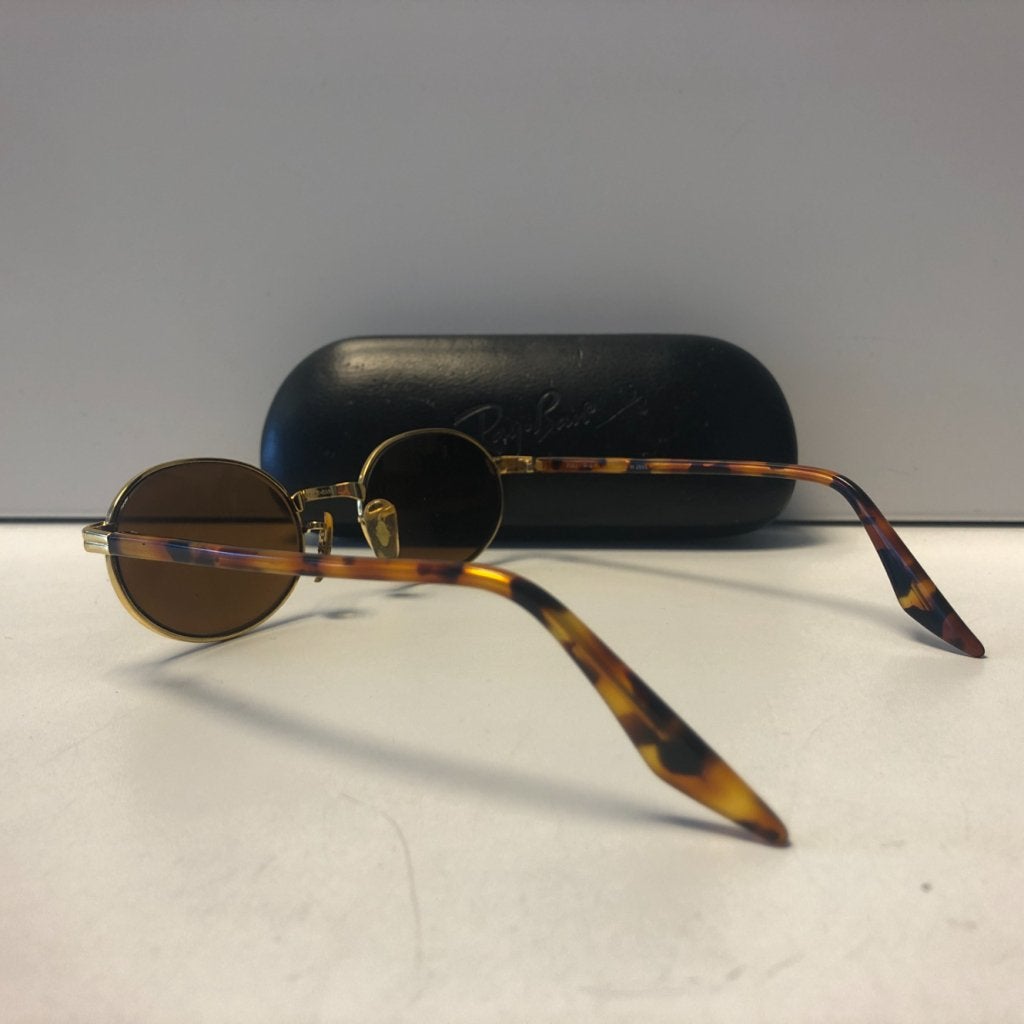 Ray Ban W2895 Polarized Vintage met B&L glazen | Nette Staat, Ray-Ban, Gebruikt, Support@rayban.com, Luxottica Group, 2 Via S. Marco
Milan 20121
Italy