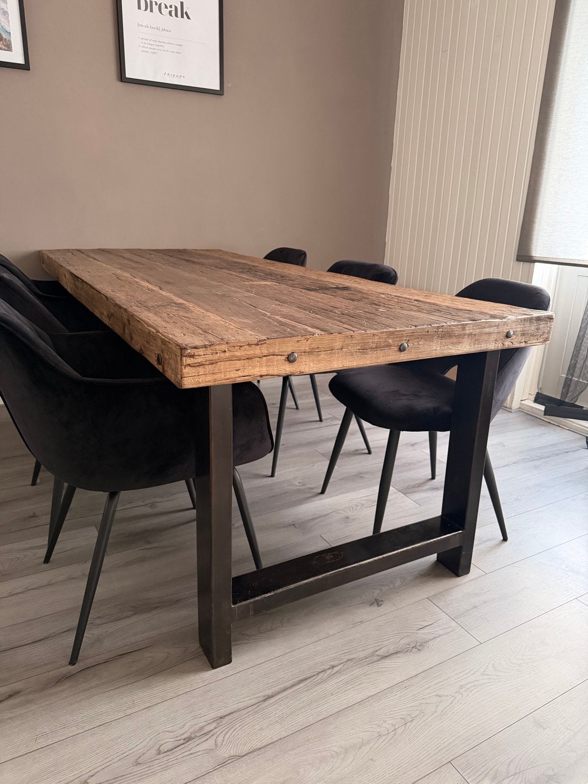 Robuuste houten eettafel met metalen onderstel, Huis en Inrichting, Ophalen, Gebruikt, 200 cm of meer, 50 tot 100 cm