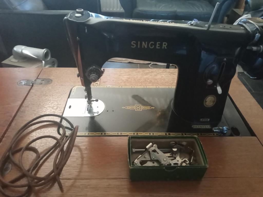 Vintage Singer Naaimachine uit 1957 in originele kast, Antiek en Kunst, Ophalen