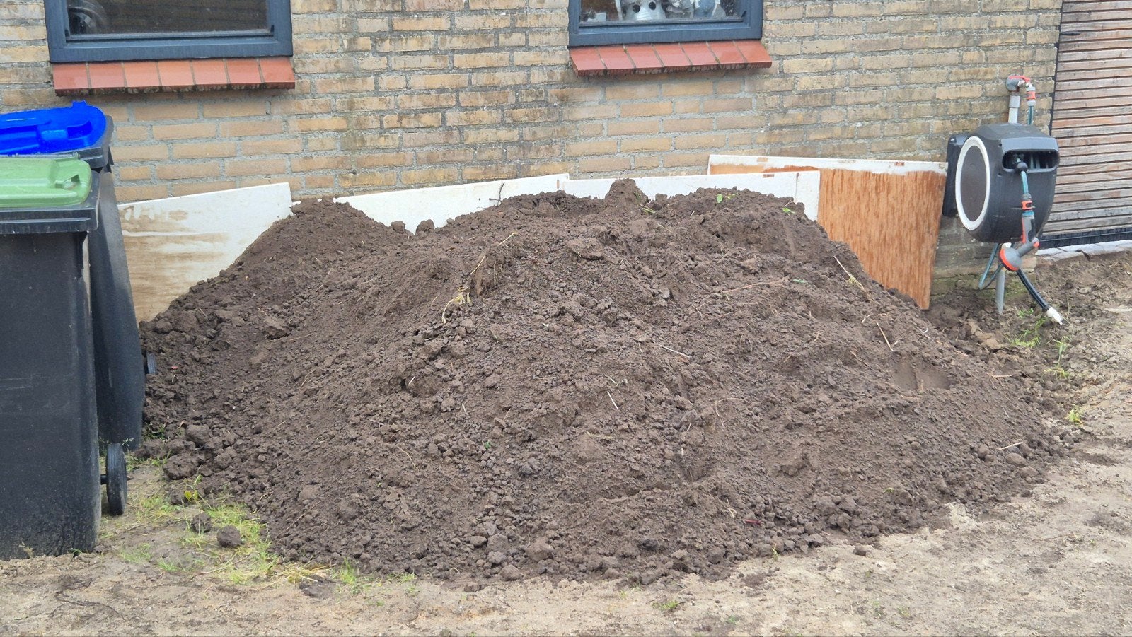 Gratis zwarte zand af te halen (+-2 m3), Tuin en Terras, Zand, Ophalen, Gebruikt, Ophoogzand