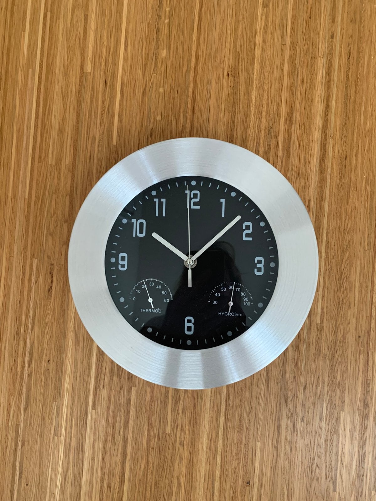 Moderne Wandklok met Thermometer en Hygrometer, Ophalen of Verzenden, Zo goed als nieuw, Wandklok