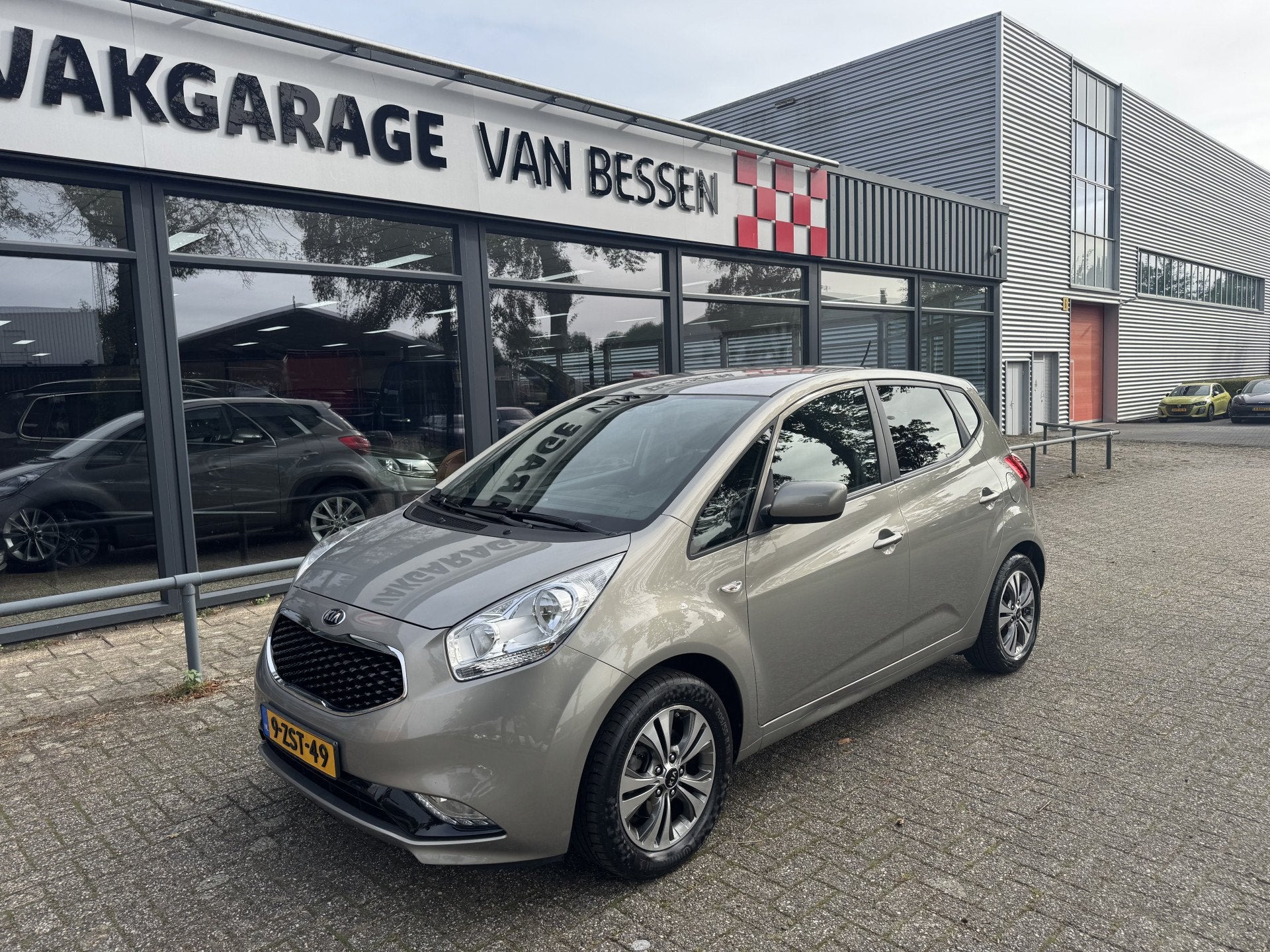 Kia Venga 1.4 CVVT First Edition LED-CAMERA-TREKHAAK, Auto's, Voorwielaandrijving, Euro 5, Stof, Gebruikt