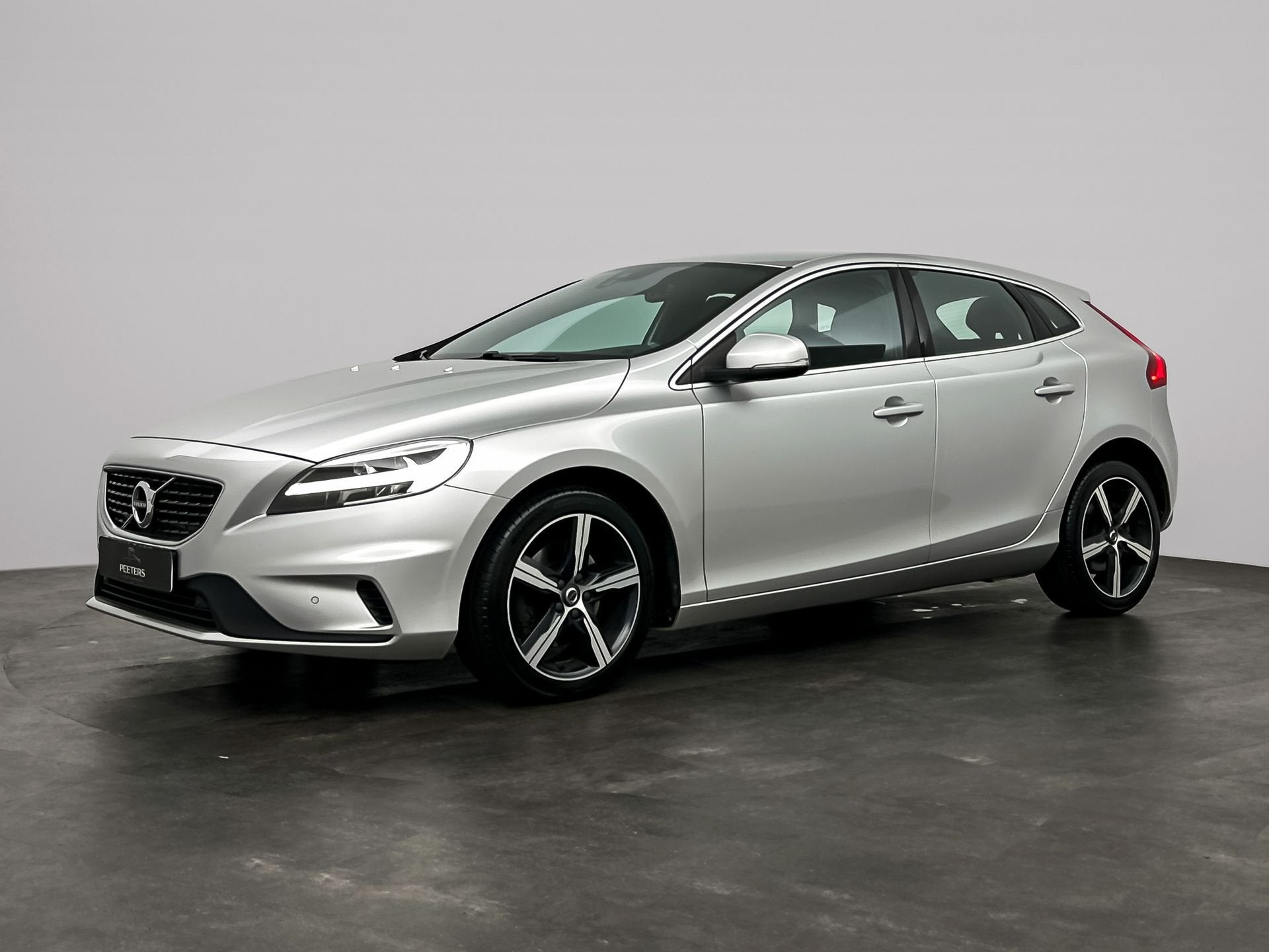 Volvo V40 1.5 T2 R-Design FULL LED - DEALER OND - NAVI - STO, 4 cilinders, Met garantie (alle), 122 pk, Bedrijf