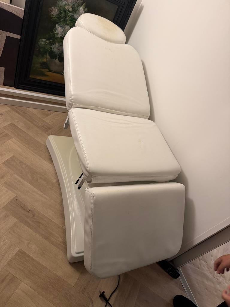 Elektrische behandelstoel - Functioneert perfect, Ophalen, Zo goed als nieuw, Massagetafel