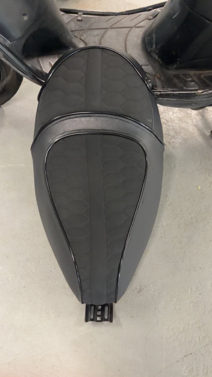 Zip zadel, Fietsen en Brommers, Ophalen, Zo goed als nieuw, Zadel, Piaggio