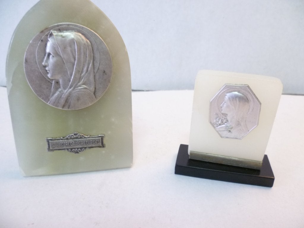 Devotionalia Notre Dame de Lourdes 2stuks ca.50er jaren, Antiek en Kunst, Curiosa en Brocante, Ophalen of Verzenden