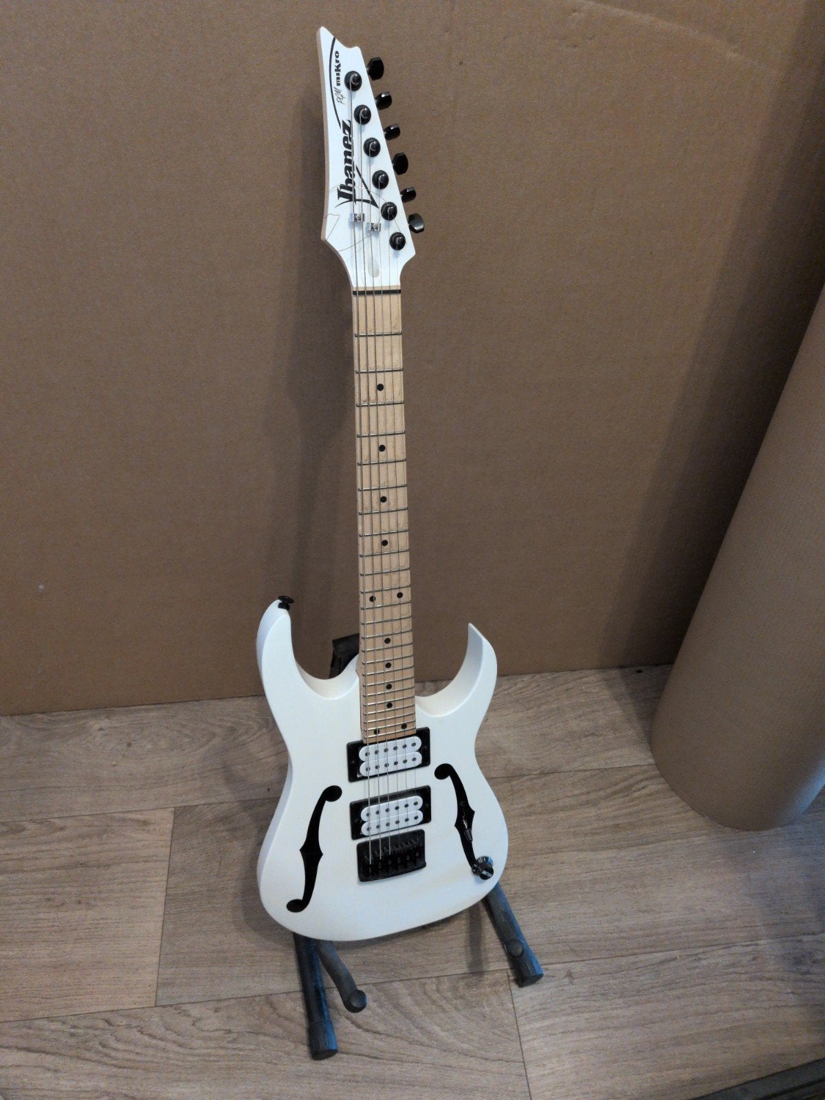 Ibanez Gitaar PGMM31 Wit met Gitaarstandaard, Muziek en Instrumenten, Ophalen, Zo goed als nieuw, Semi-solid body, Ibanez