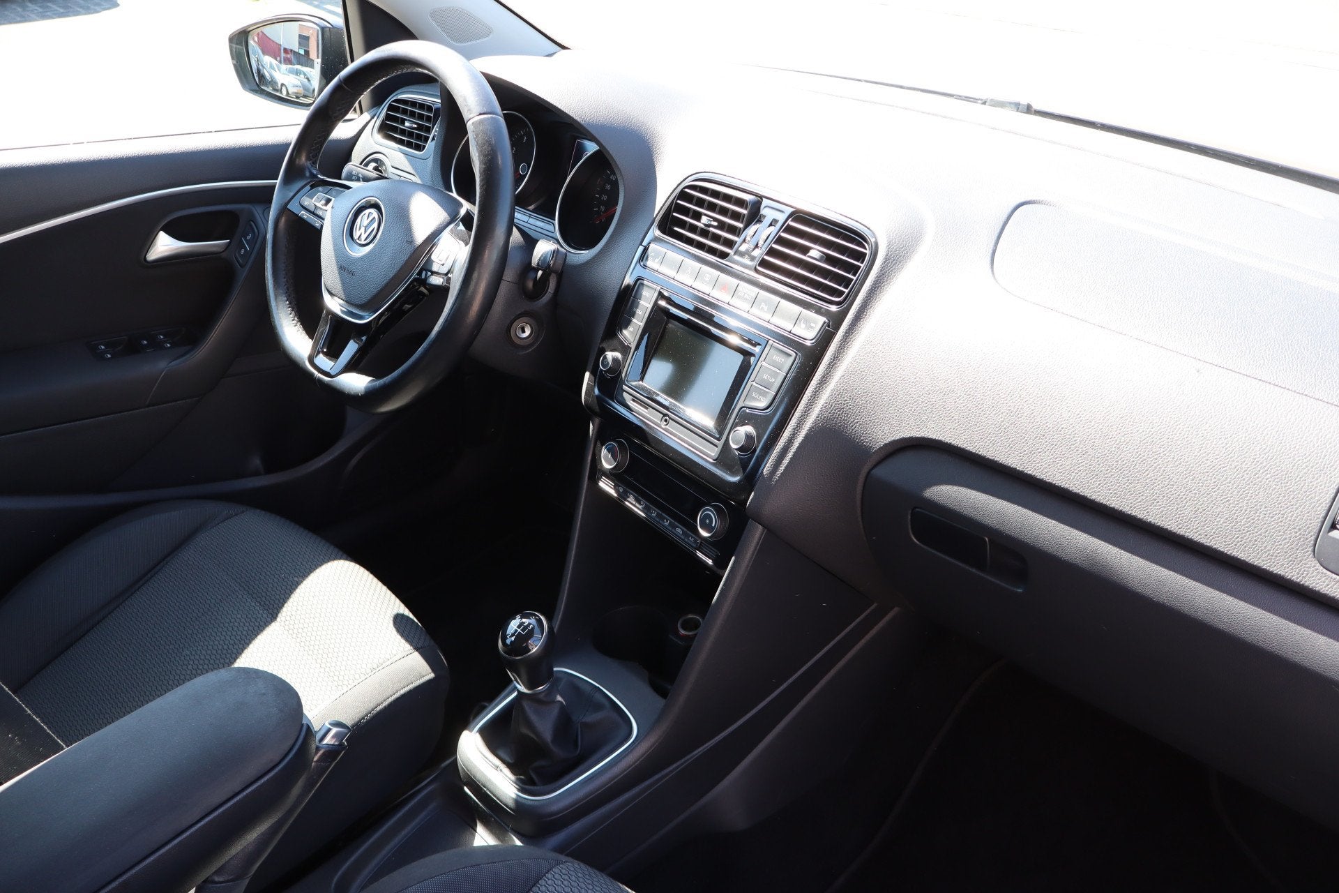 Volkswagen Polo 1.2 TSI Highline Stoelverwarming/Cruise cont, Auto's, 12 maanden, Stof, 4 cilinders, Automatische klimaatregeling