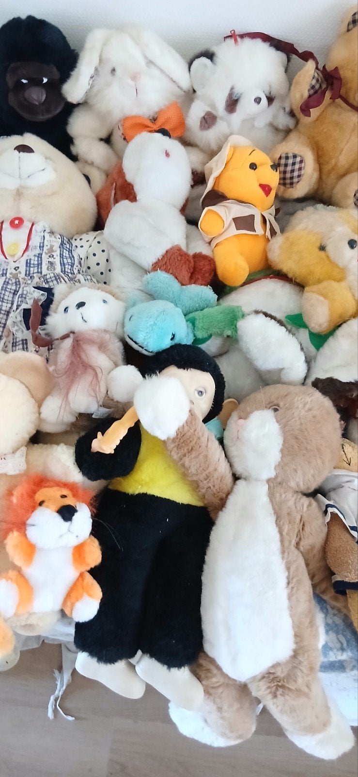 Grote collectie knuffels - diverse types en merken, Gebruikt, Beer, Ophalen of Verzenden, Met kleding of accessoire
