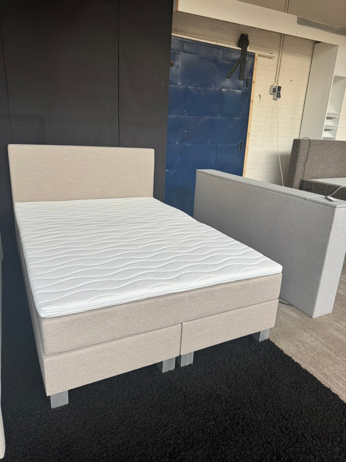 Boxspring 140x200 met pocketvering matras nu voor € 550,00, Ophalen, Beige, Bukkumweg 2A, 140 cm