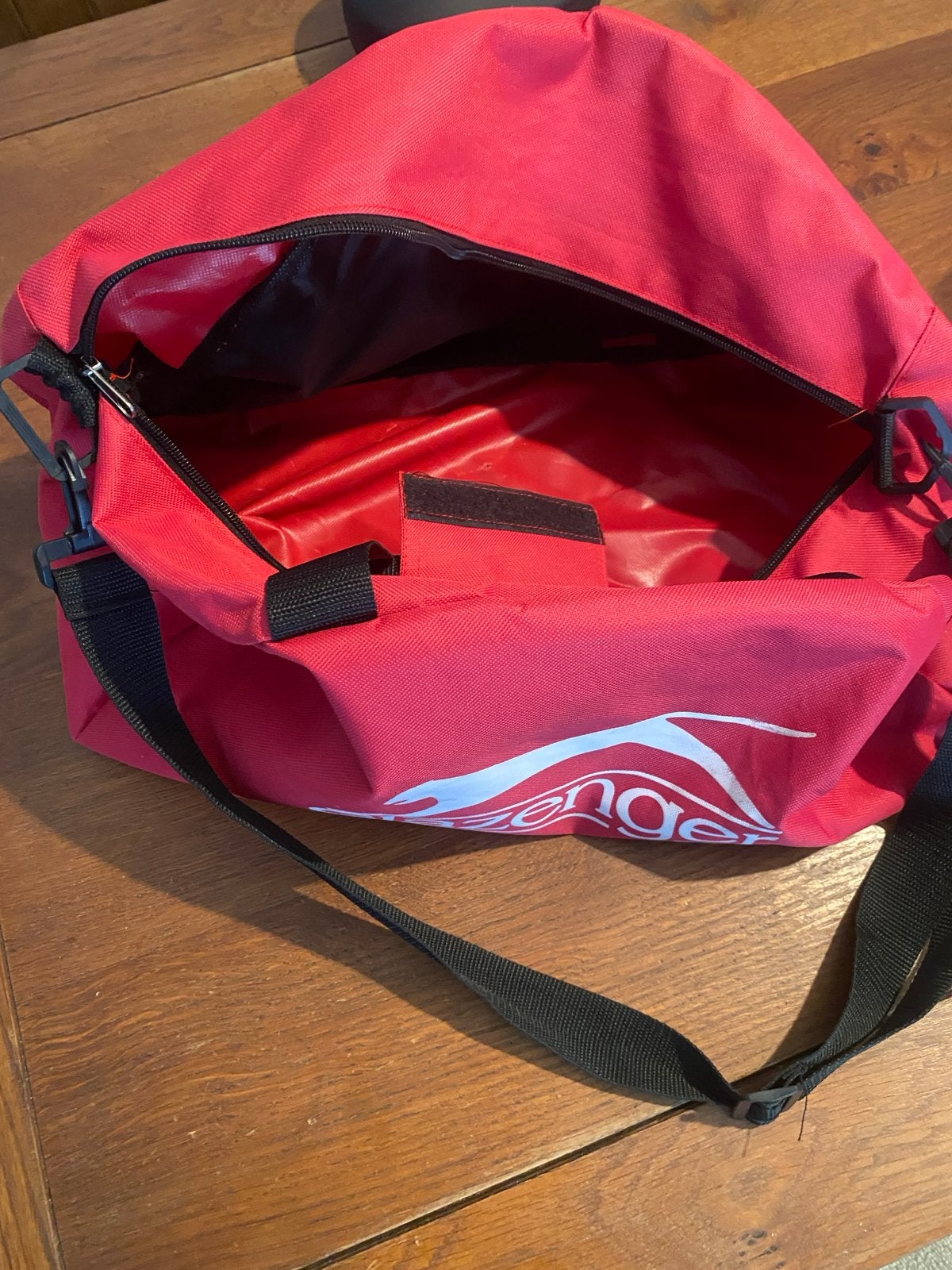 Slazenger Sporttas Rood - Ideaal voor Gym of Reizen, Ophalen of Verzenden, Zo goed als nieuw, Unisex volwassen