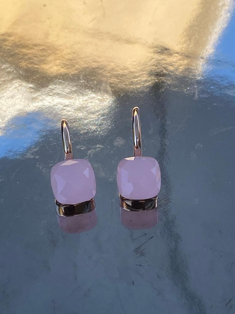 Pomellato stijl oorbellen rozegoud met babyroze steen, Hangers, Verzenden, Nieuw, Roze