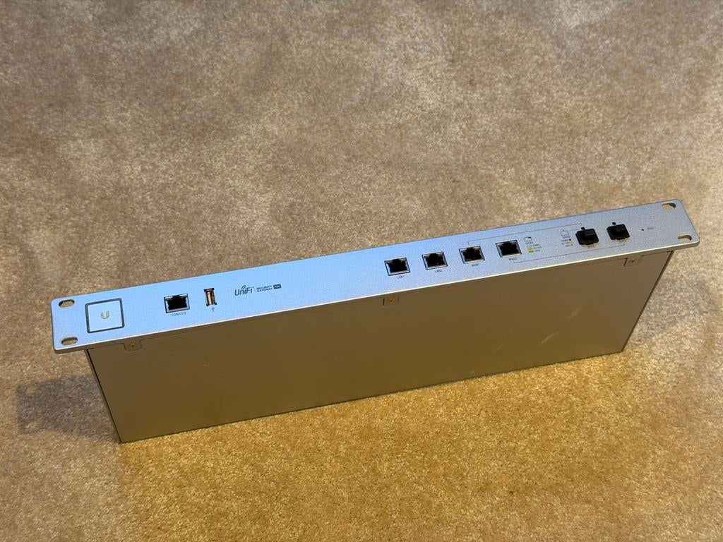 Ubiquiti UniFi Security Gateway Pro (USG Pro 4), Computers en Software, Routers en Modems, Ophalen of Verzenden, Zo goed als nieuw