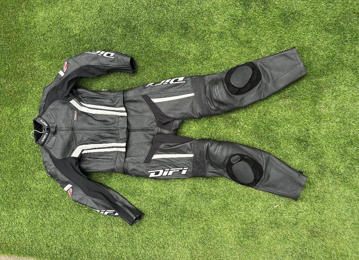 Difi GP1 Leren combi motor pak maat 54, Motoren, Kleding | Motorkleding, Ophalen, Tweedehands, Combipak