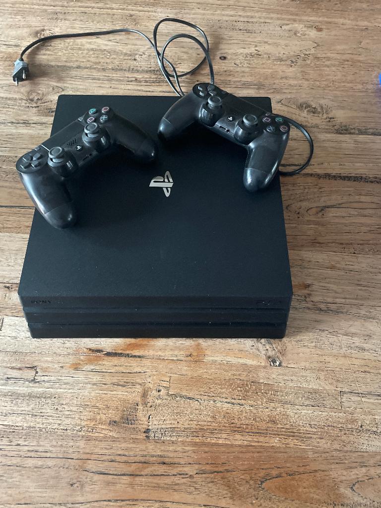 PlayStation 4 pro, Spelcomputers en Games, Ophalen, Met games, Met 2 controllers, Zo goed als nieuw