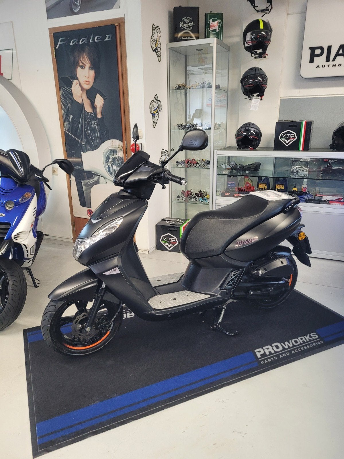 Peugeot kisbee bouwjaar 2024 AANBIEDING !, Overige modellen, Maximaal 45 km/u, Zo goed als nieuw, Benzine