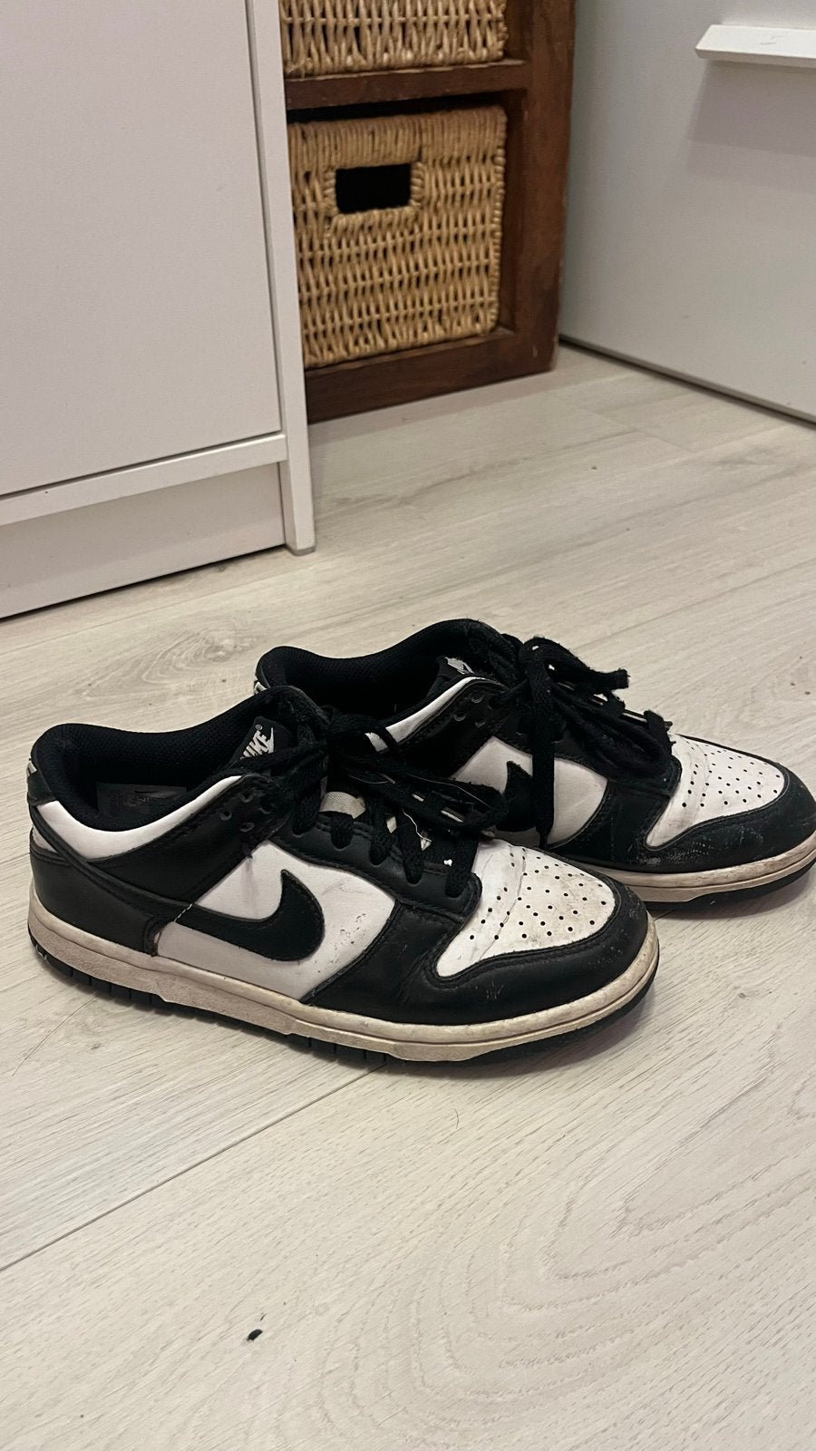 Nike Dunk Low Zwart Wit Sneakers, Zwart, Ophalen of Verzenden, Sneakers of Gympen, Gedragen