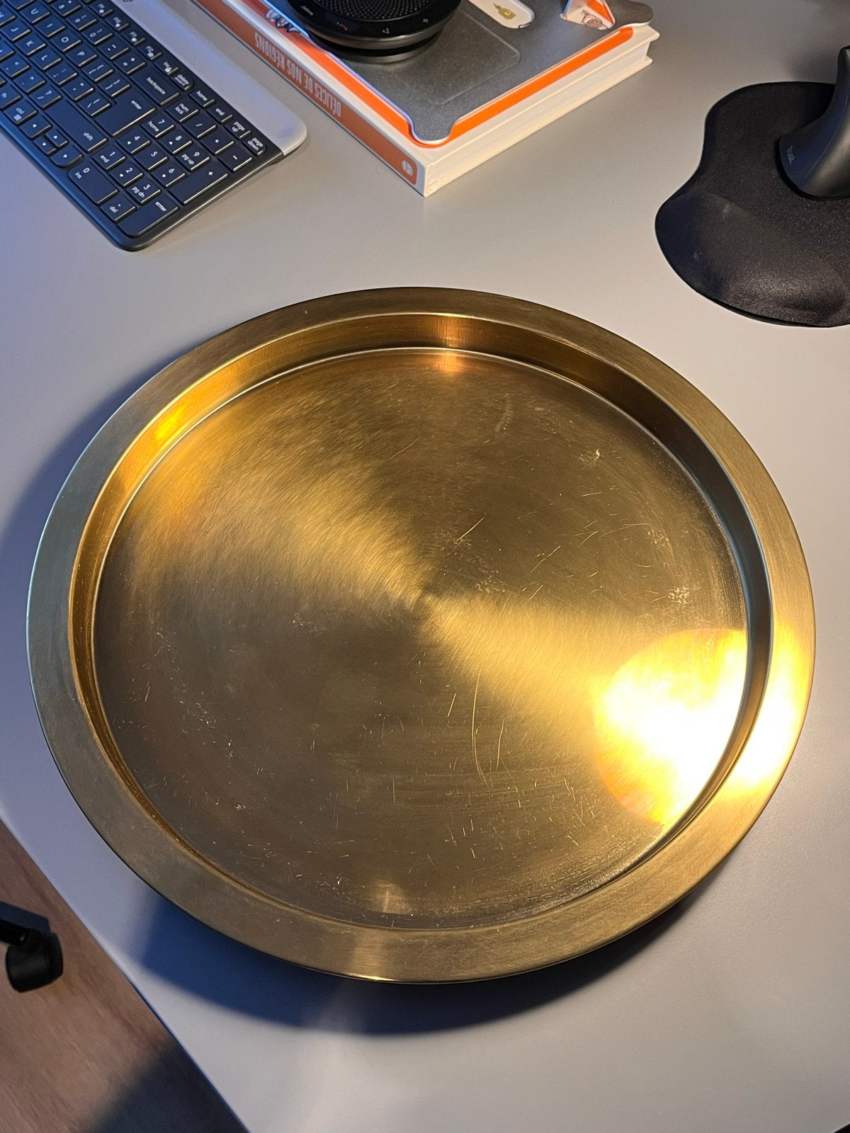 IKEA GLATTIS Dienblad Goudkleurig 38cm, Met opstaande rand, Rond, Ophalen of Verzenden, Zo goed als nieuw