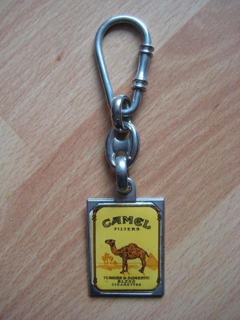 Camel sigaretten sleutelhanger, Verzamelen, Merken en Reclamevoorwerpen, Ophalen of Verzenden, Zo goed als nieuw