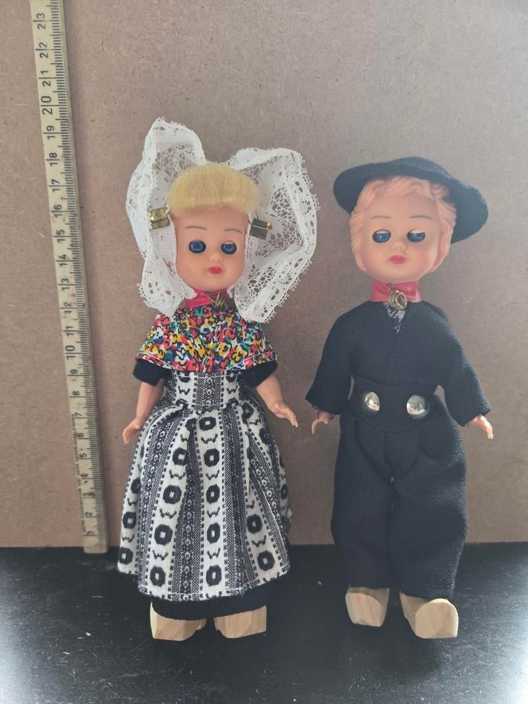 Traditionele Zeeuwse poppen in vitrine - Zeeland Holland, Verzenden, Gebruikt, Pop