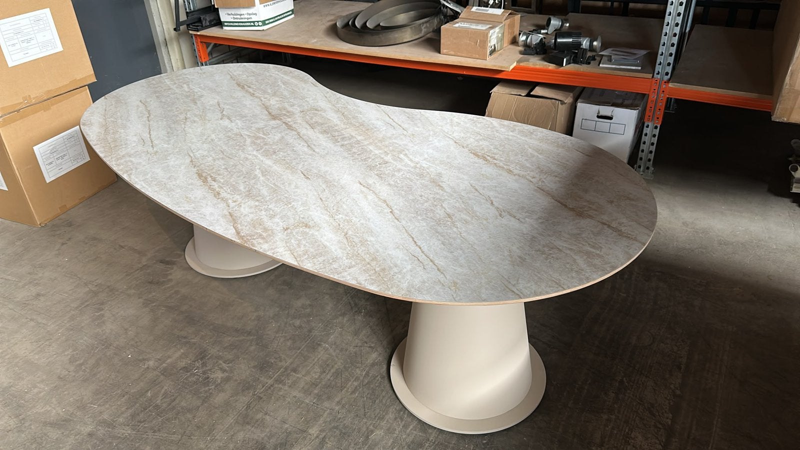 Eettafel showroommodel, Overige materialen, 100 tot 150 cm, Ophalen of Verzenden, Zo goed als nieuw