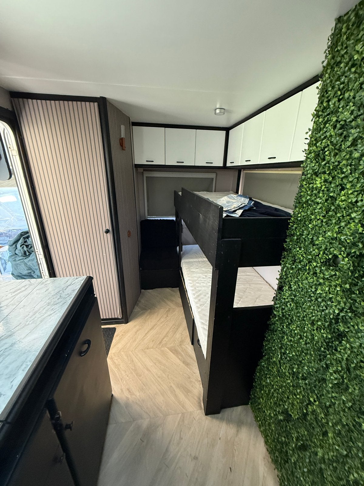 Hobby Caravan Classic 420 10D + stapelbed!, Caravans en Kamperen, Caravans, Vast bed, Hobby, Koelkast, 750 - 1000 kg