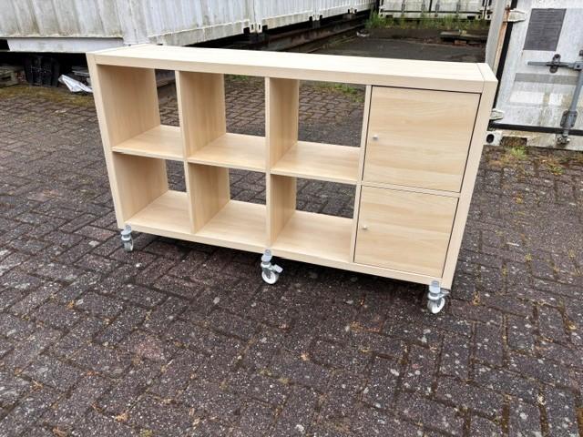 Kallax kast op wielen en 2 deurtjes, Ophalen, 50 tot 100 cm, Zo goed als nieuw, Minder dan 100 cm
