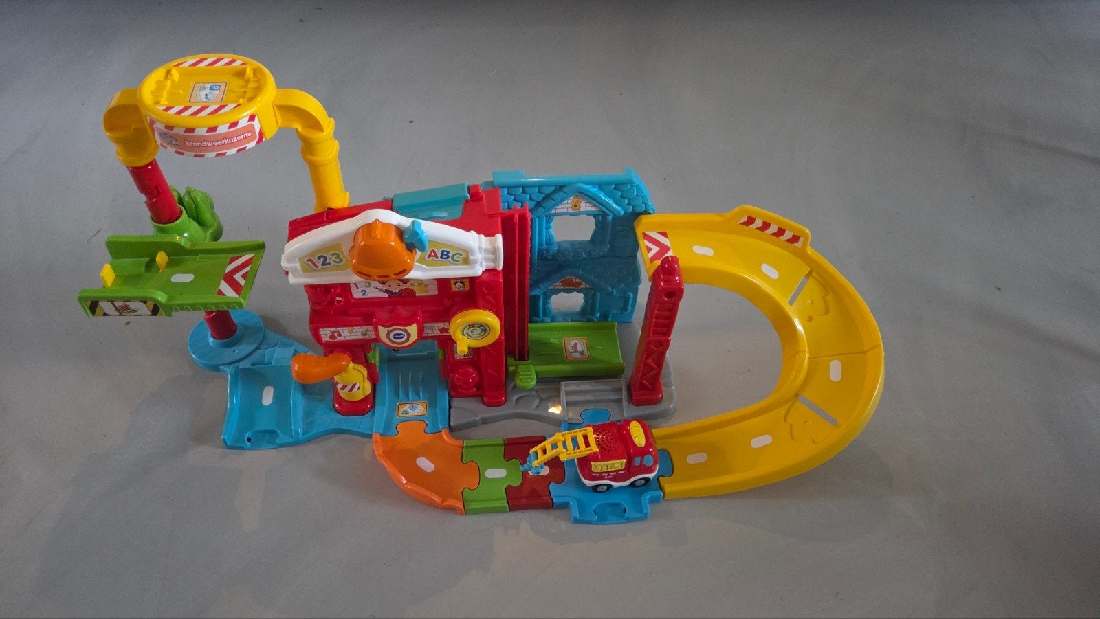 VTech Toet Toet Auto's Garage met Brandweerauto, Kinderen en Baby's, Ophalen