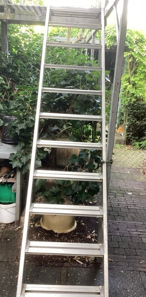 Aluminium steiger trap met bordes - 210 hoog 11 trede, Ophalen, Zo goed als nieuw, Trap, 2 tot 4 meter