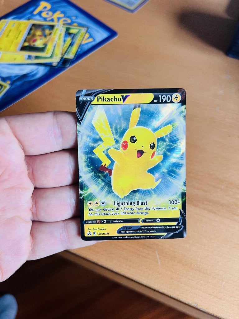 Pikachu V SWSH198 Promo Sword & Shield Pokemon, Verzenden, Zo goed als nieuw, Losse kaart, Foil