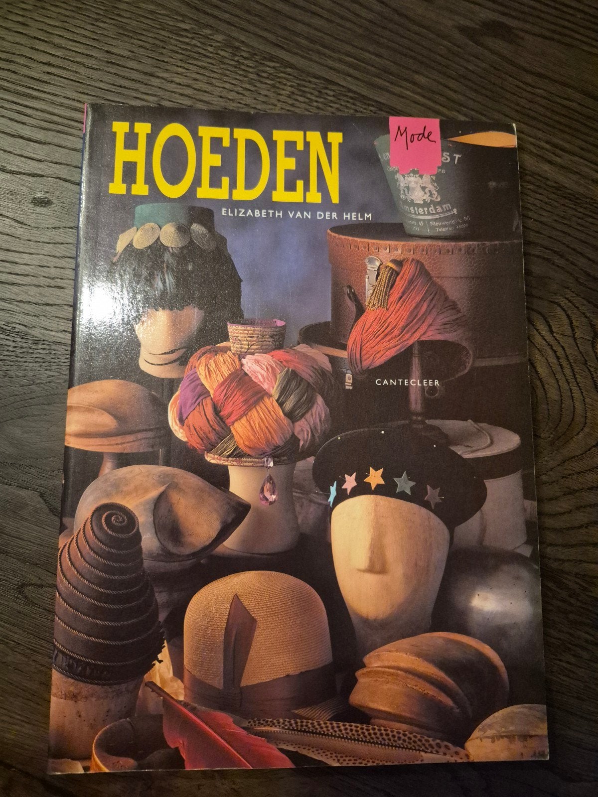 Hoeden Elizabeth van der Helm, Boeken, Elizabeth van der Helm, Ophalen of Verzenden, Zo goed als nieuw, Mode algemeen