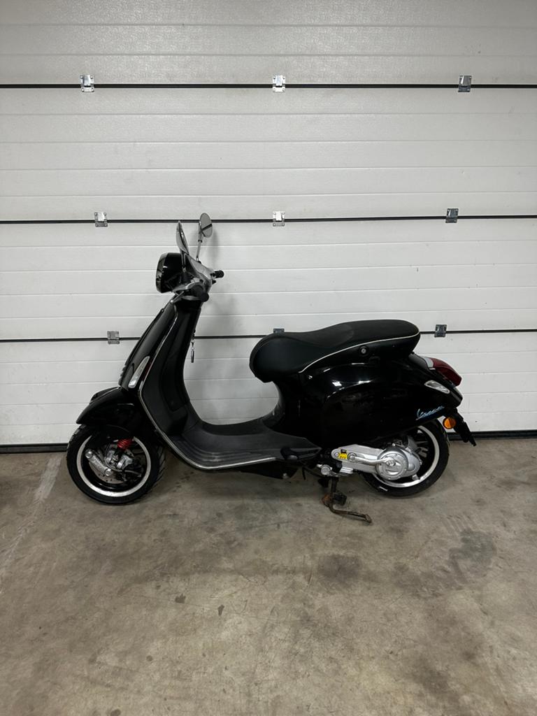 vespa primavera 50cc v2 25kmh 2016, Fietsen en Brommers, Scooters | Vespa, Ophalen of Verzenden, Zo goed als nieuw, Benzine, Overige modellen