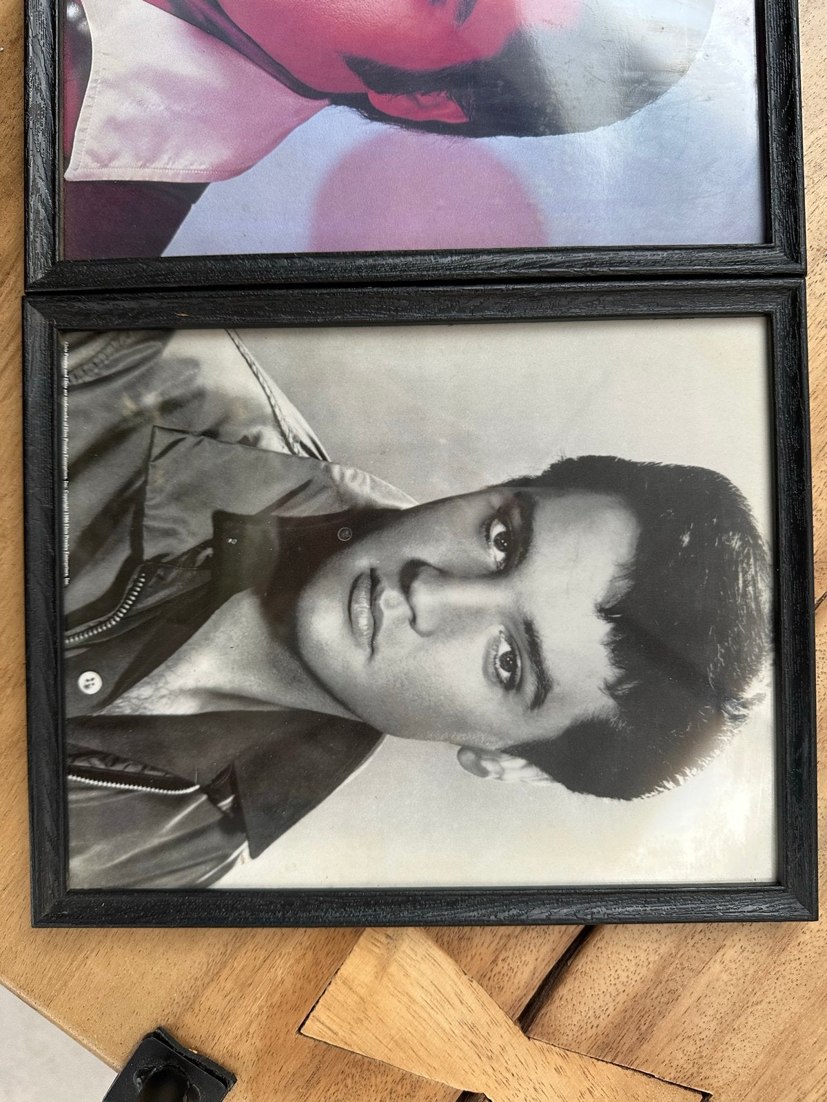 Ingelijste Elvis Presley foto's - Zwart-wit en kleur, Minder dan 50 cm, Gebruikt, Ophalen of Verzenden, Foto of Poster