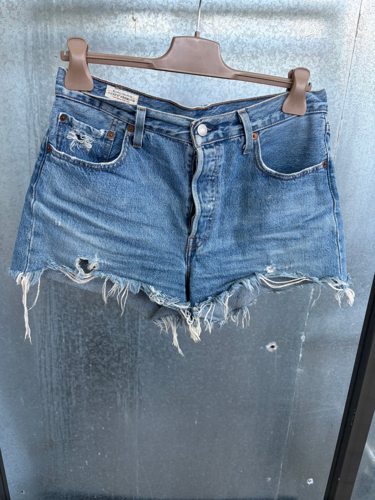 Short denim jeans levis 501 29 korte broek, Ophalen of Verzenden, Zo goed als nieuw, Blauw, W28 - W29 (confectie 36)