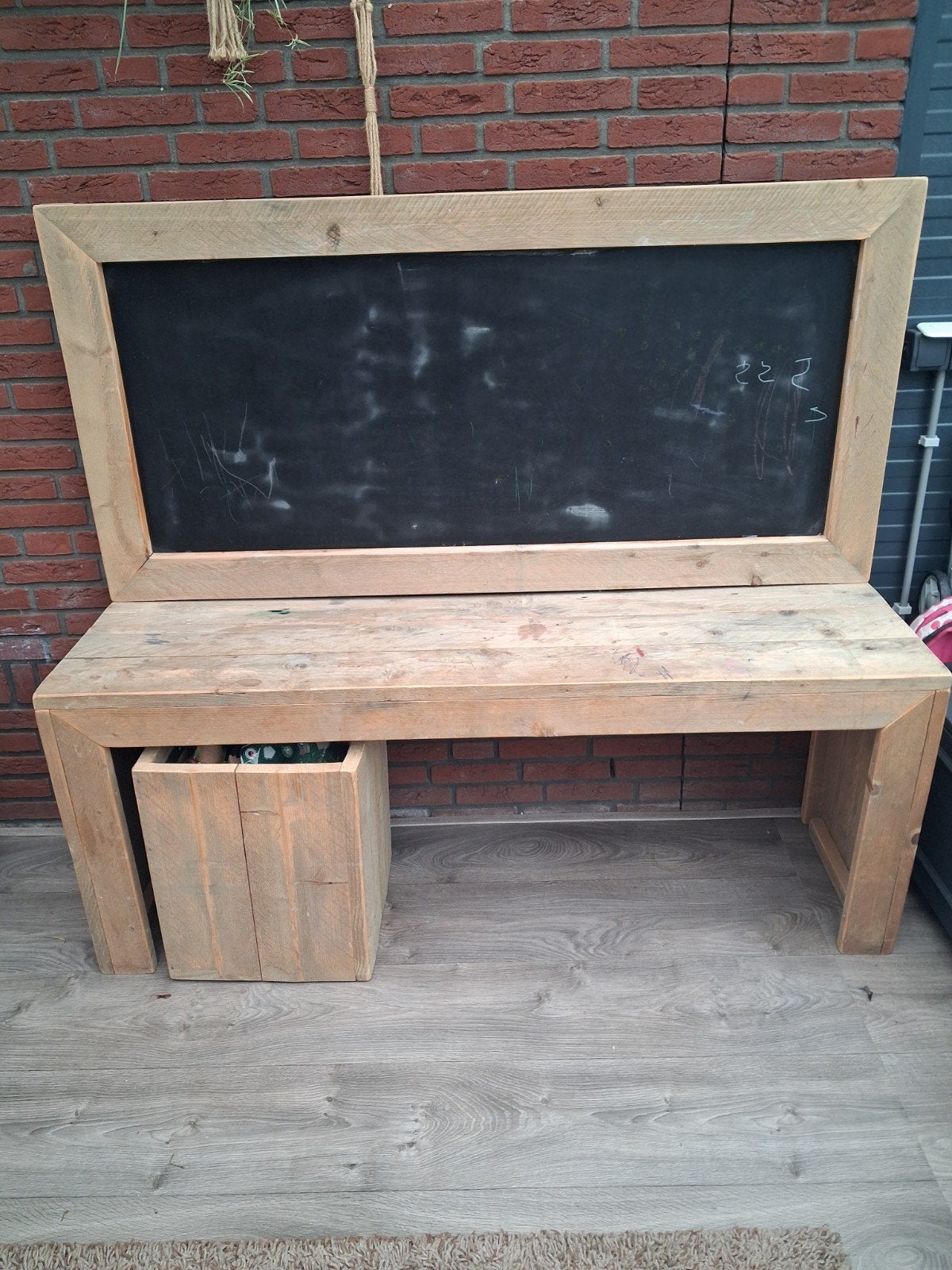 Houten speeltafel met krijtbord en opbergbak op wieltjes, Ophalen