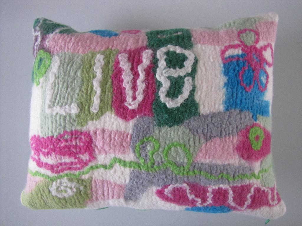 Uniek handgemaakt kussen, vilt, 40X50 cm, NIEUW!, Ophalen of Verzenden, Nieuw, Rechthoekig