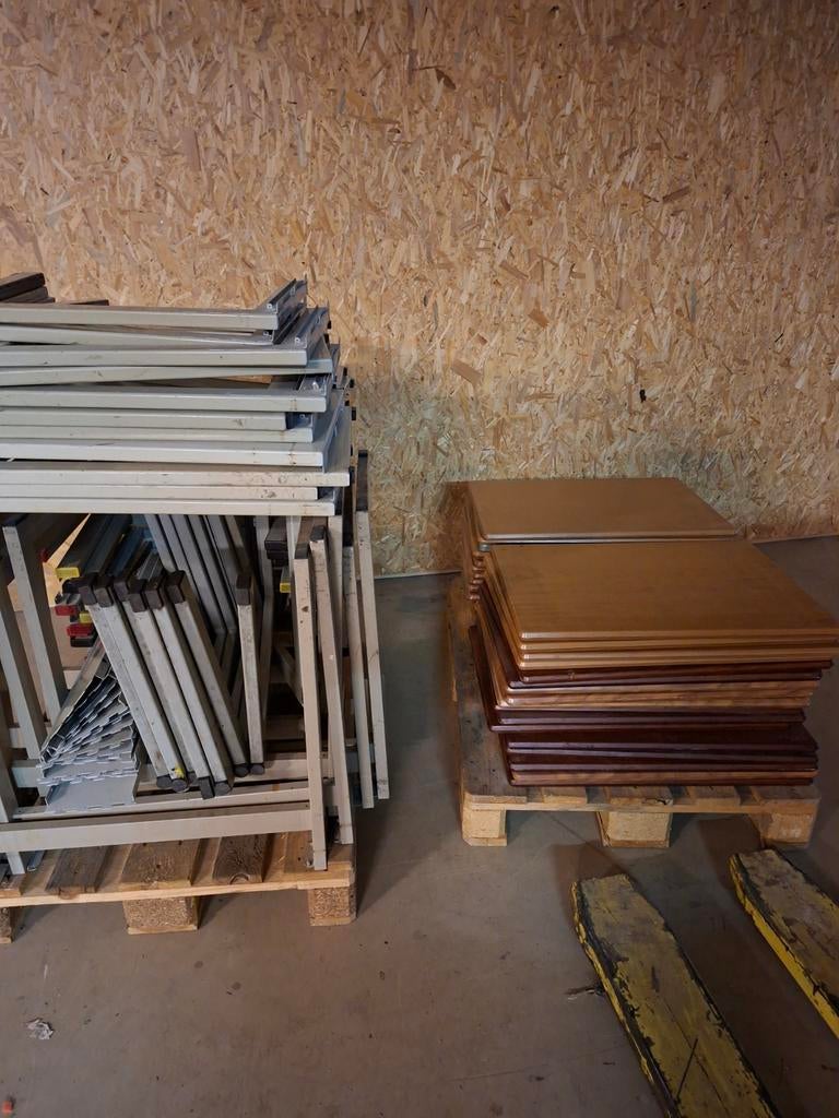 40 Galvanitas schoolbureaus reeds gedemonteerd, Ophalen, Zo goed als nieuw