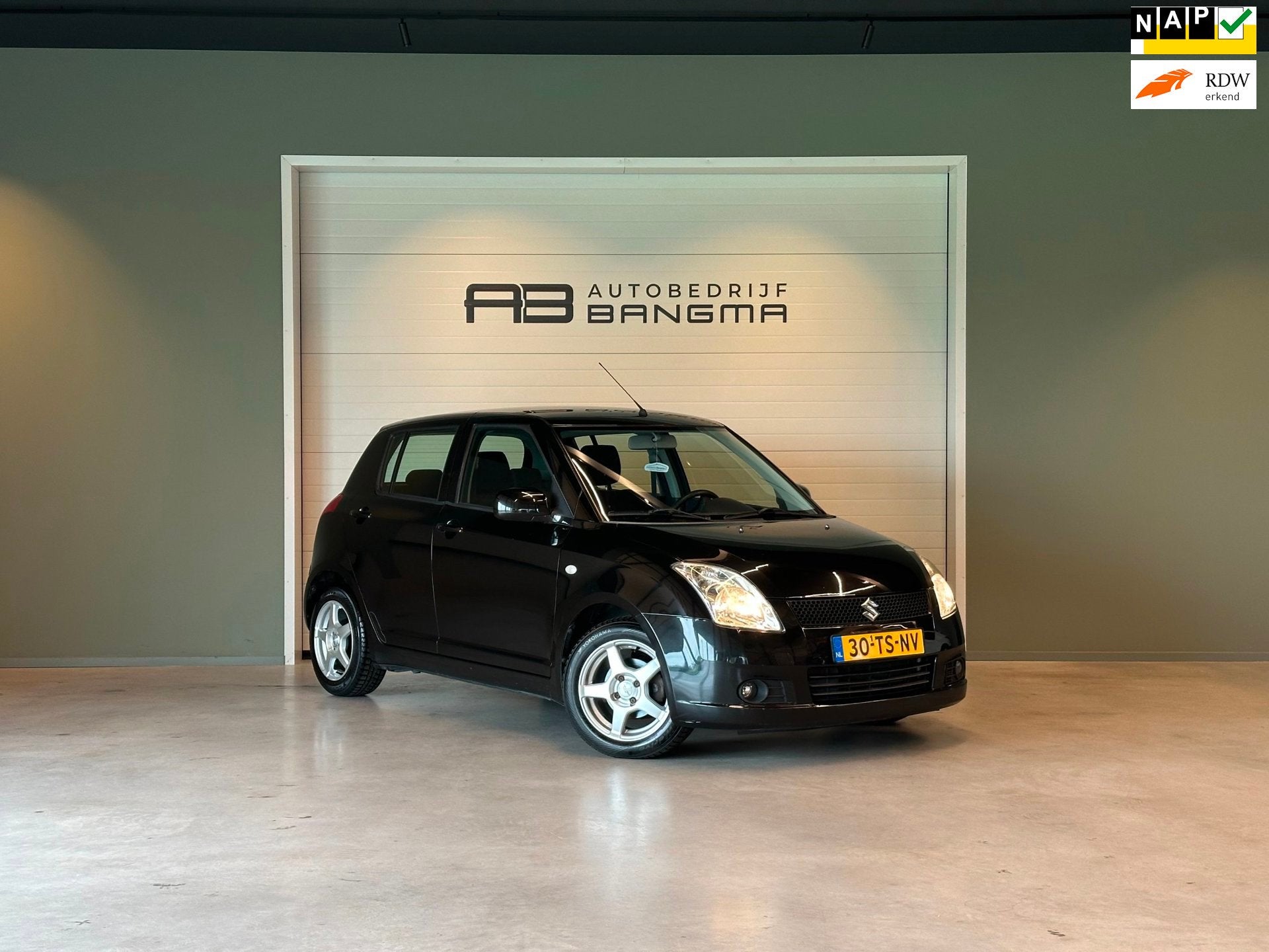 Suzuki Swift 1.5i 16v AUTOMAAT 5-DEURS EXCLUSIVE-uitv|AIRCON, Auto's, Dealer onderhouden, Stof, Zwart, 4 cilinders